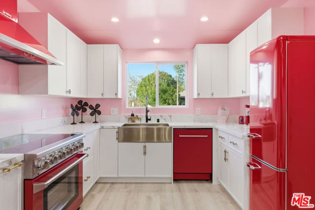 17660 Martha Street, Encino (los Angeles), CA 91316