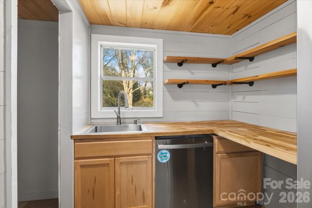 75 Old Macedonia Road, Alexander, NC 28701