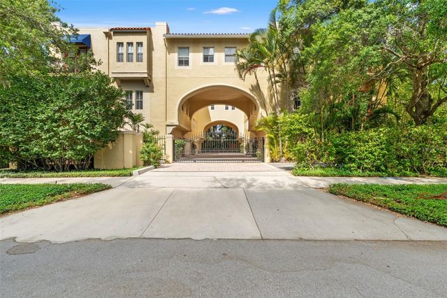 3010 W STOVALL STREET H, Tampa, FL 33629