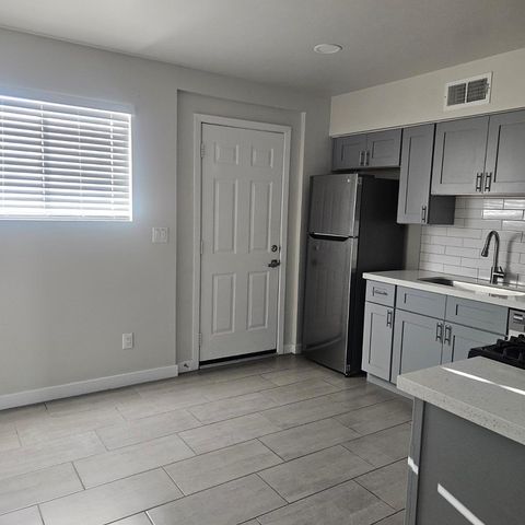 3326 N 66th Place Apt 4, Scottsdale, AZ 85251