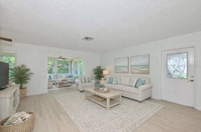 511 FINSBURY CIRCLE B, Sun City Center, FL 33573