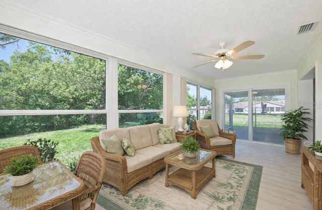 511 FINSBURY CIRCLE B, Sun City Center, FL 33573