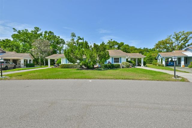 511 FINSBURY CIRCLE B, Sun City Center, FL 33573