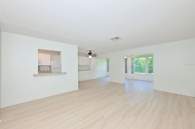 511 FINSBURY CIRCLE B, Sun City Center, FL 33573