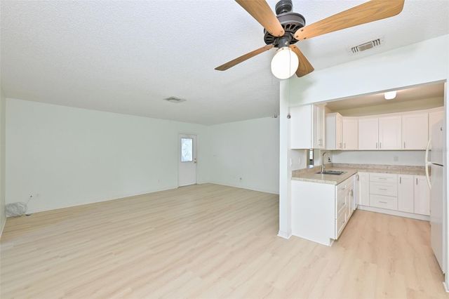 511 FINSBURY CIRCLE B, Sun City Center, FL 33573