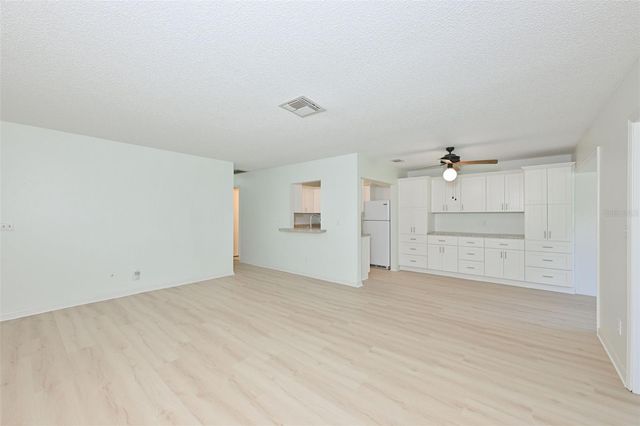 511 FINSBURY CIRCLE B, Sun City Center, FL 33573