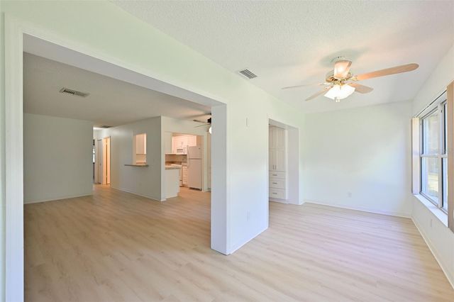 511 FINSBURY CIRCLE B, Sun City Center, FL 33573