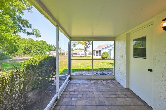 511 FINSBURY CIRCLE B, Sun City Center, FL 33573