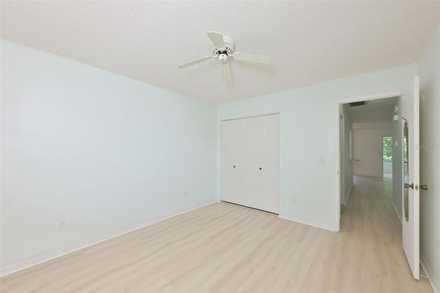511 FINSBURY CIRCLE B, Sun City Center, FL 33573