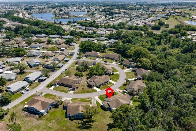 511 FINSBURY CIRCLE B, Sun City Center, FL 33573