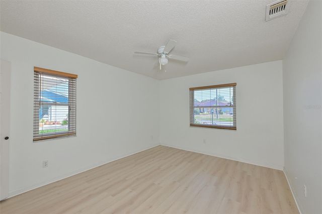 511 FINSBURY CIRCLE B, Sun City Center, FL 33573