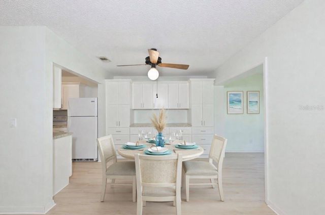 511 FINSBURY CIRCLE B, Sun City Center, FL 33573