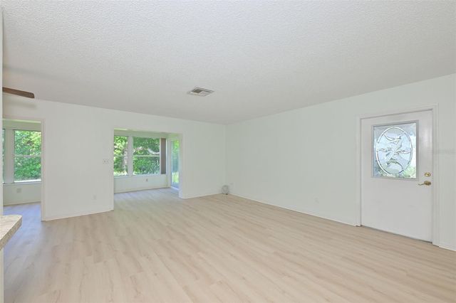 511 FINSBURY CIRCLE B, Sun City Center, FL 33573