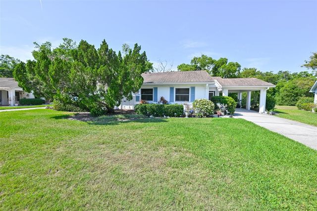 511 FINSBURY CIRCLE B, Sun City Center, FL 33573