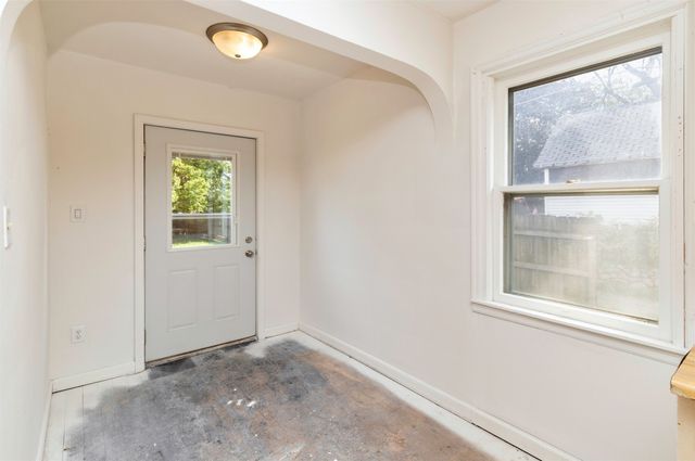 1004 E Washington Avenue, Des Moines, IA 50316