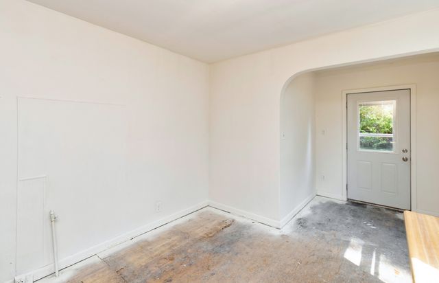 1004 E Washington Avenue, Des Moines, IA 50316