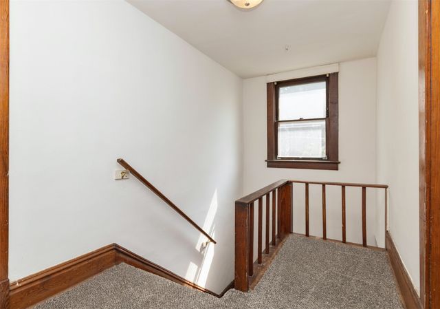 1004 E Washington Avenue, Des Moines, IA 50316