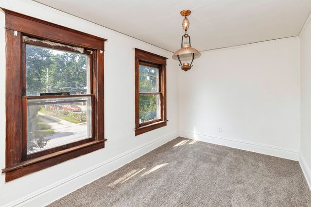 1004 E Washington Avenue, Des Moines, IA 50316