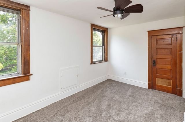 1004 E Washington Avenue, Des Moines, IA 50316