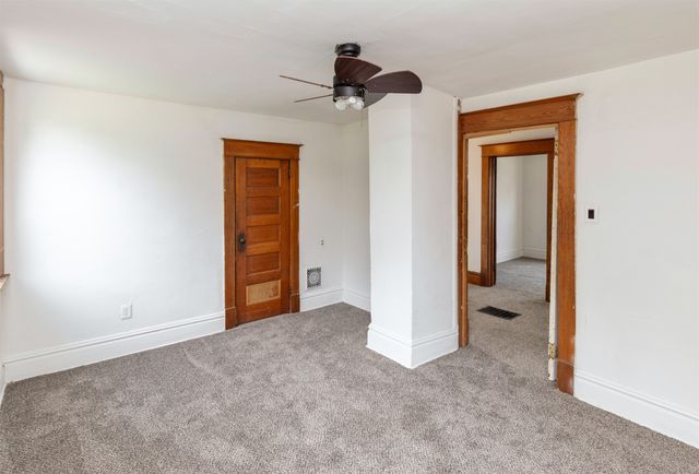 1004 E Washington Avenue, Des Moines, IA 50316