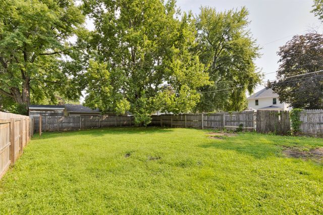 1004 E Washington Avenue, Des Moines, IA 50316