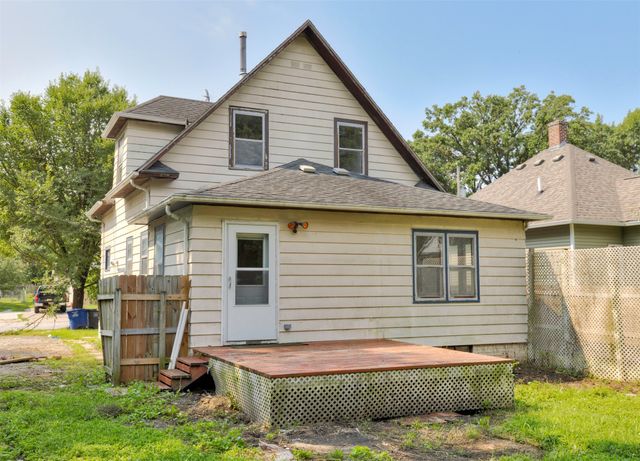 1004 E Washington Avenue, Des Moines, IA 50316