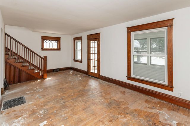 1004 E Washington Avenue, Des Moines, IA 50316