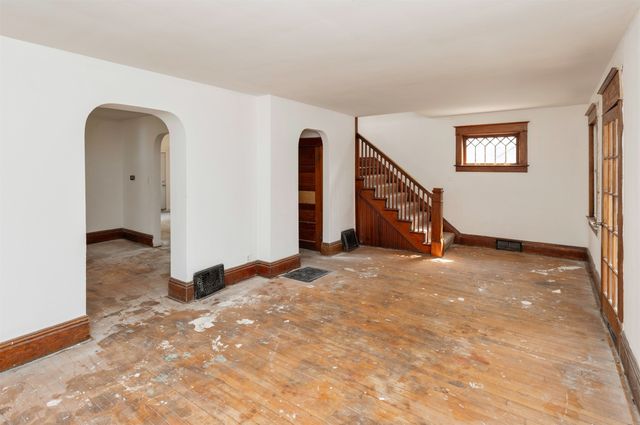 1004 E Washington Avenue, Des Moines, IA 50316