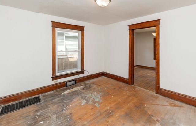 1004 E Washington Avenue, Des Moines, IA 50316