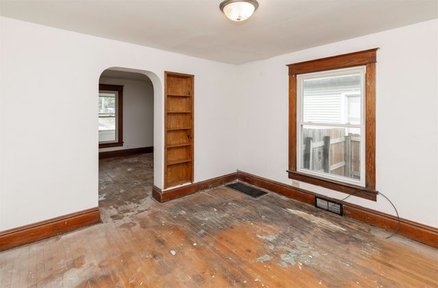 1004 E Washington Avenue, Des Moines, IA 50316