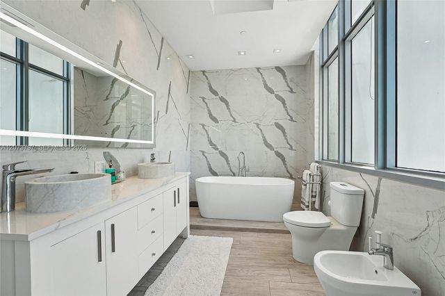 1331 Brickell Bay Drive 611, Miami, FL 33131