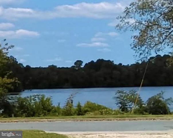 611 LAKESIDE DR, Salisbury, MD 21801