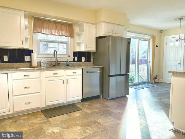 611 LAKESIDE DR, Salisbury, MD 21801