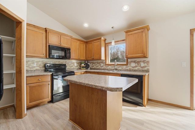 531 CHAIN DRIVE, Appleton, WI 54915