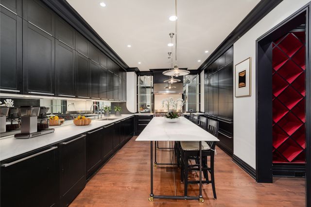 159 E Walton Place 7D, Chicago, IL 60611