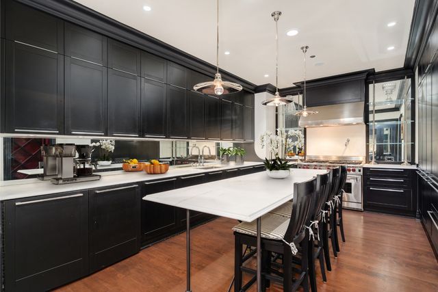 159 E Walton Place 7D, Chicago, IL 60611