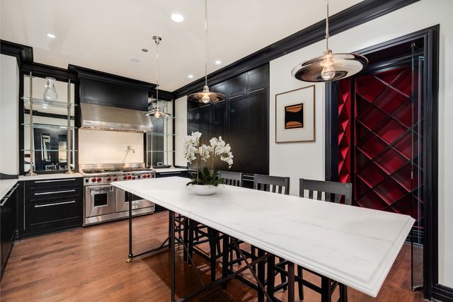 159 E Walton Place 7D, Chicago, IL 60611