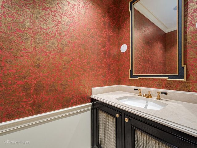 159 E Walton Place 7D, Chicago, IL 60611
