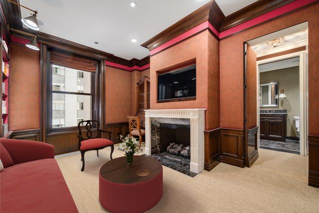 159 E Walton Place 7D, Chicago, IL 60611