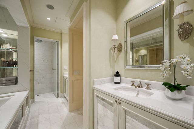 159 E Walton Place 7D, Chicago, IL 60611