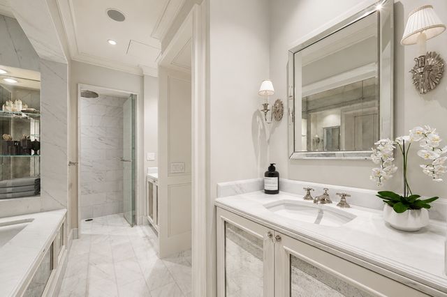 159 E Walton Place 7D, Chicago, IL 60611