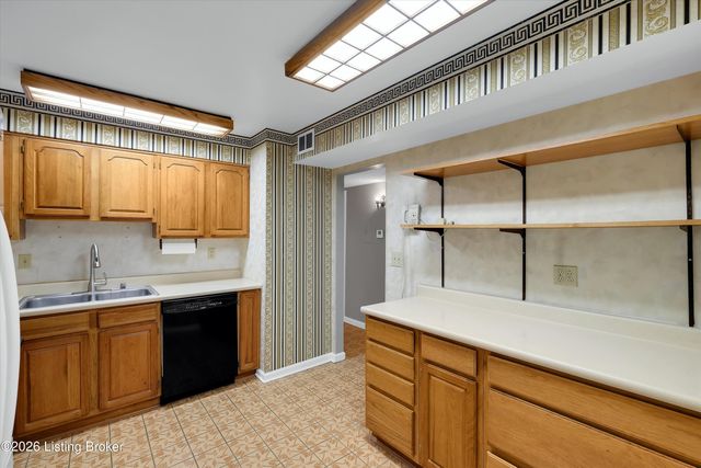 305 Chanel Ct 1, Louisville, KY 40218