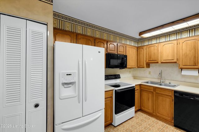 305 Chanel Ct 1, Louisville, KY 40218