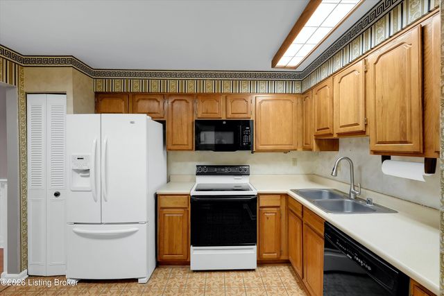 305 Chanel Ct 1, Louisville, KY 40218