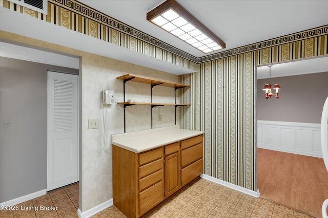 305 Chanel Ct 1, Louisville, KY 40218