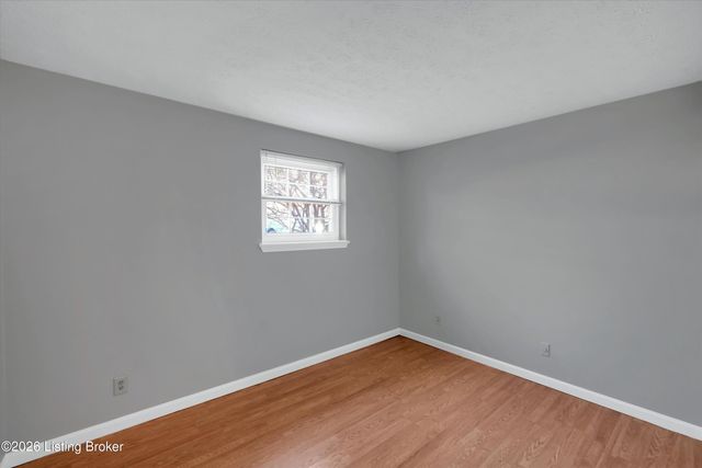 305 Chanel Ct 1, Louisville, KY 40218