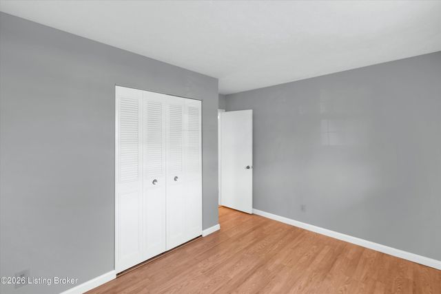 305 Chanel Ct 1, Louisville, KY 40218