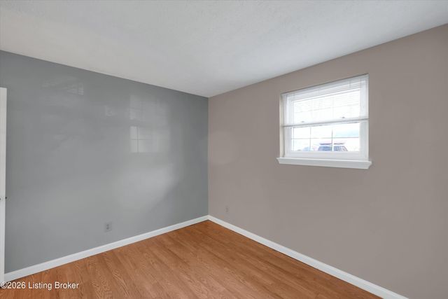 305 Chanel Ct 1, Louisville, KY 40218