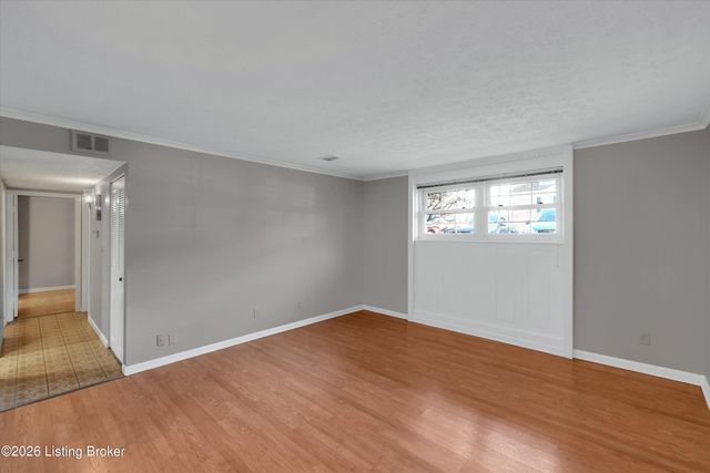 305 Chanel Ct 1, Louisville, KY 40218