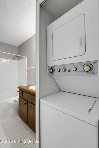 305 Chanel Ct 1, Louisville, KY 40218